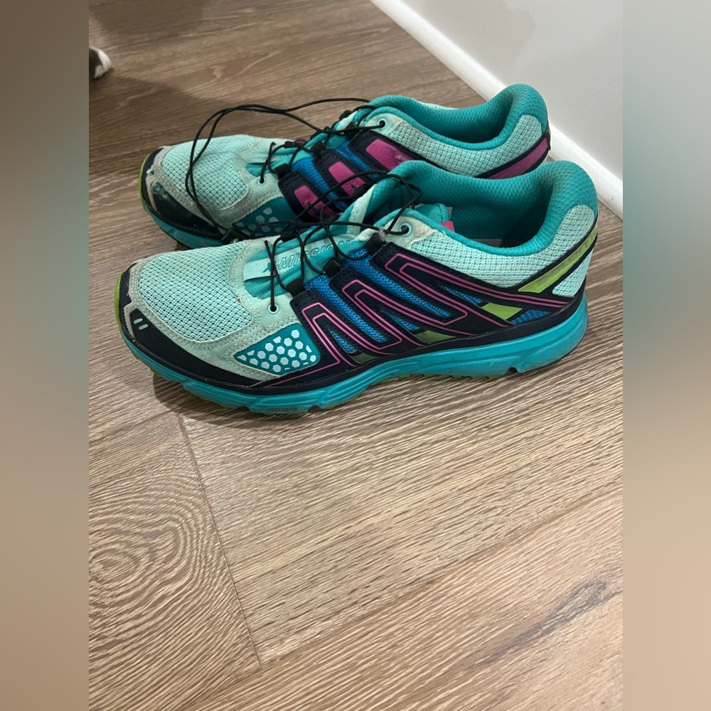 Women’s Salomon size 9.5. Used but good condition. A few scratches on the toes.